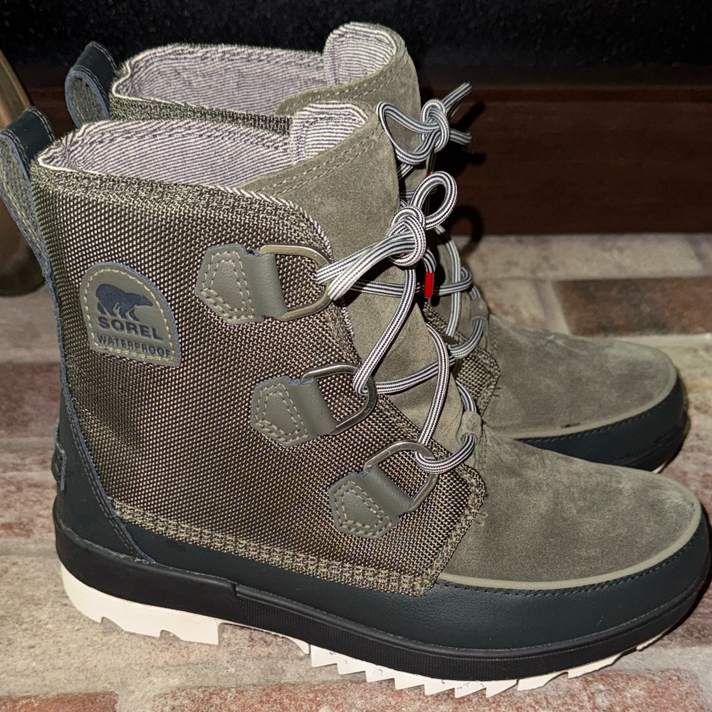 Sorel women’s size 8.5 Olive and Black Winter Boots waterproof ran snow boots